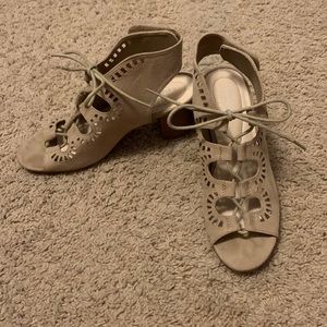 Size 9 woman’s heel